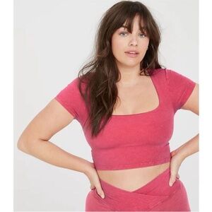 Aerie offline pink short sleeve square neck baby tee crop
Top size M